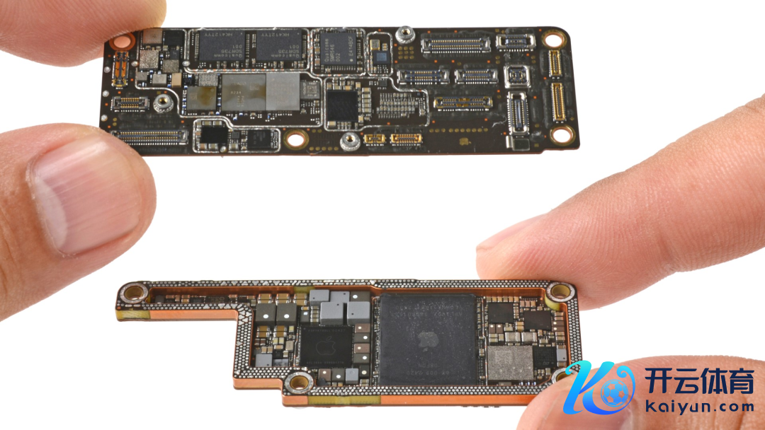 ▲iFixit iPhone 16 Pro 主板拆解